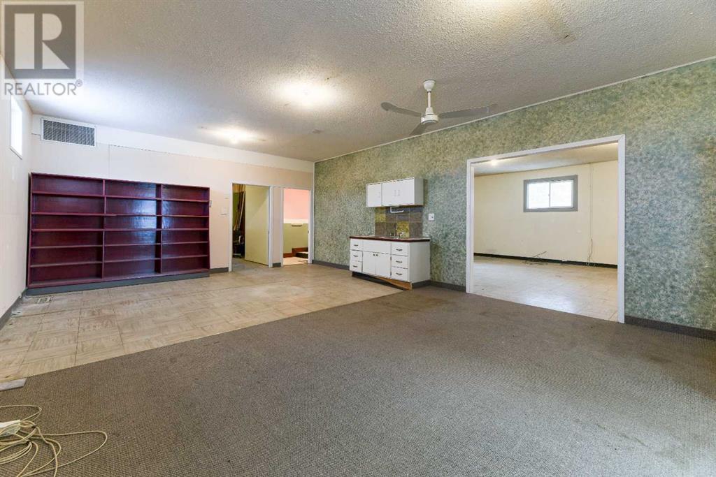 228 Centre Street Ne Property Photo 13