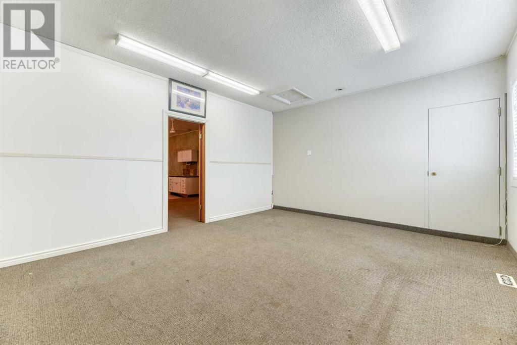 228 Centre Street Ne Property Photo 15