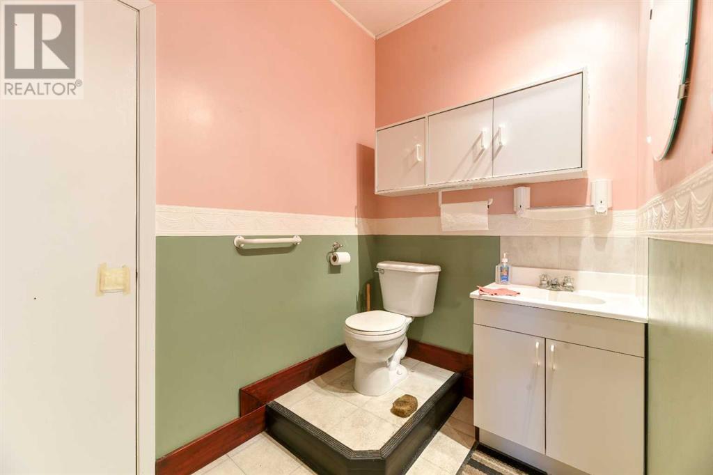 228 Centre Street Ne Property Photo 16