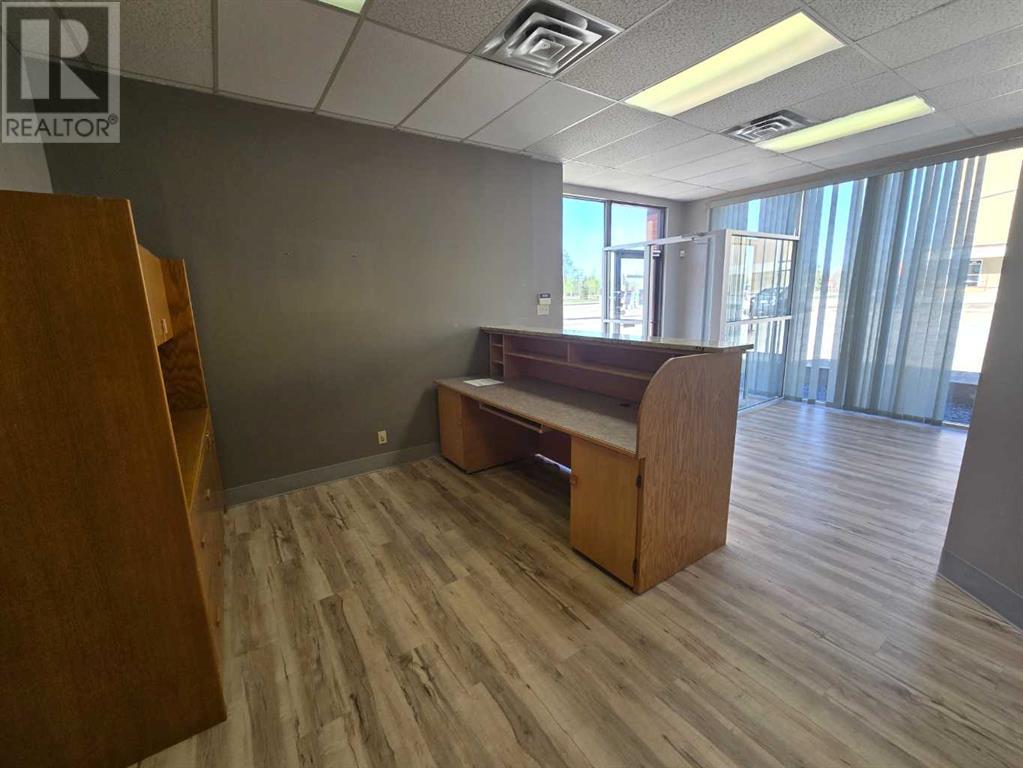 C8, 5580 45 Street Property Photo 4