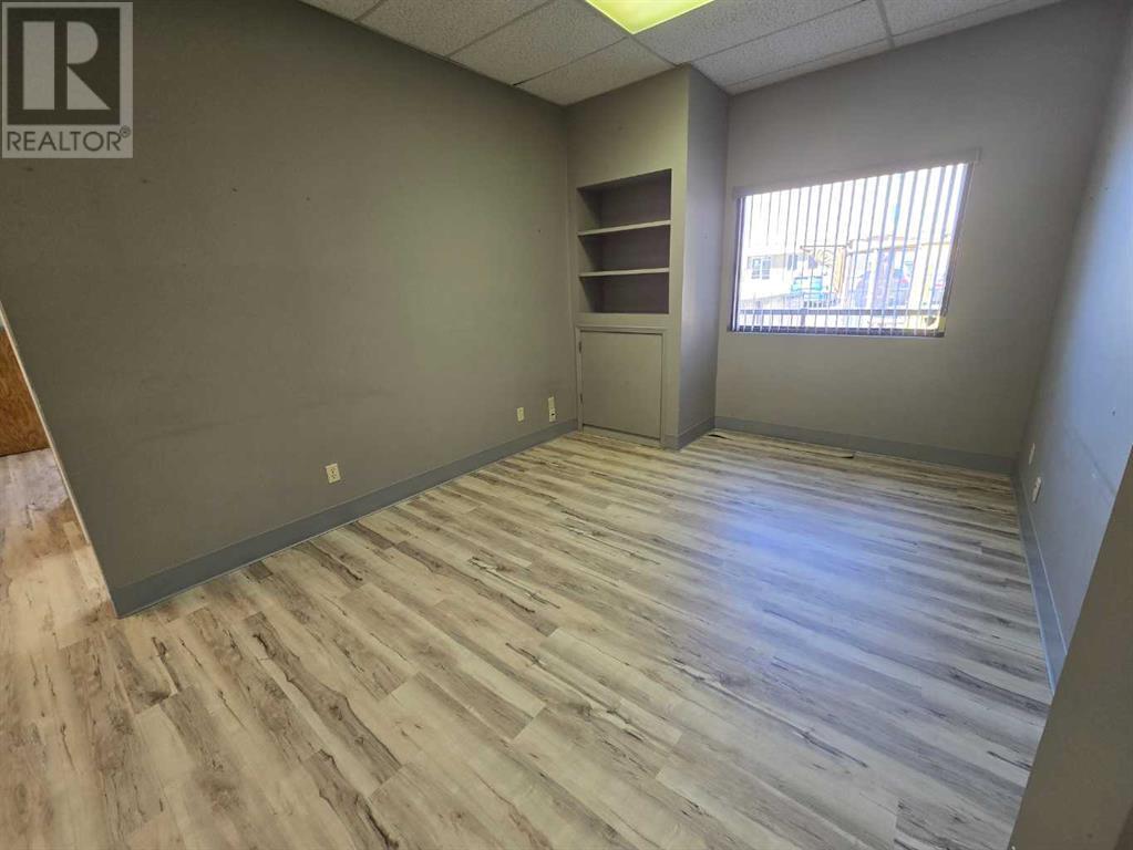C8, 5580 45 Street Property Photo 10