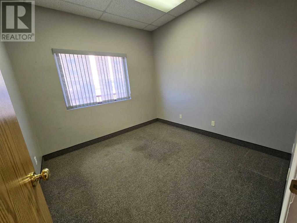 C8, 5580 45 Street Property Photo 11