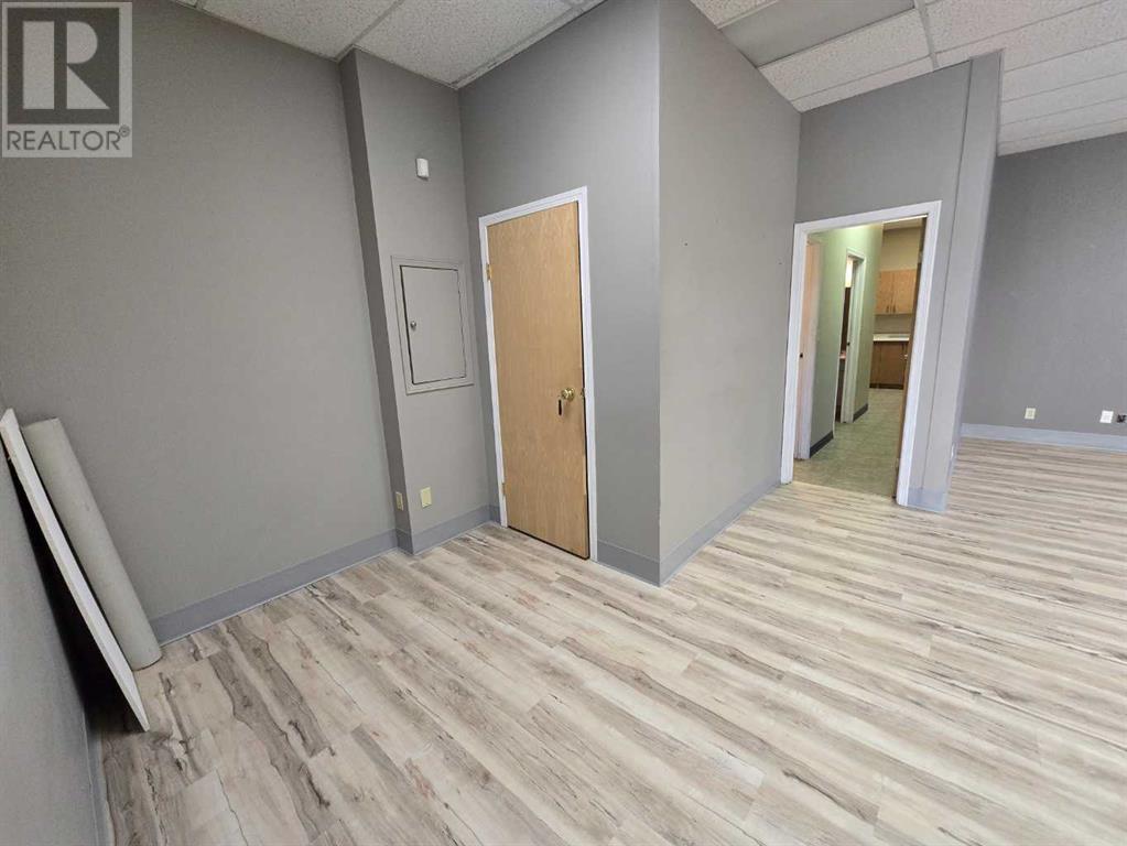 C8, 5580 45 Street Property Photo 12