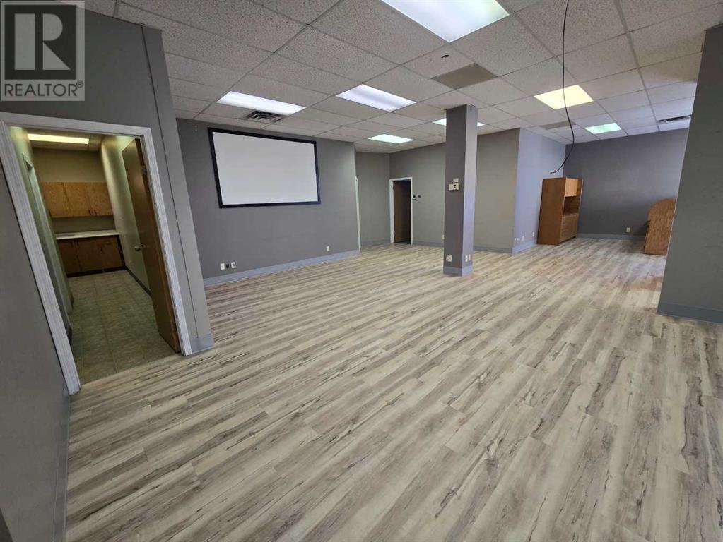 C8, 5580 45 Street Property Photo 13