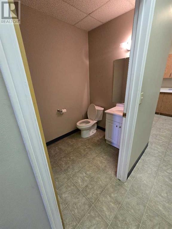 C8, 5580 45 Street Property Photo 16