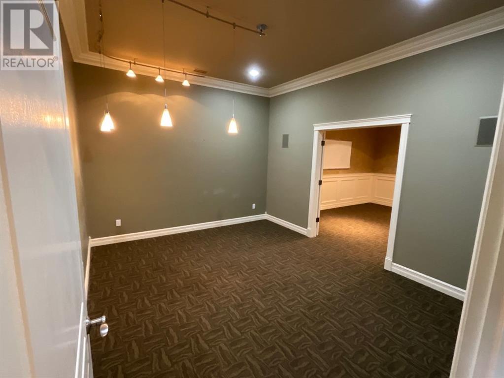 2, 7429 49 Avenue Property Photo 10