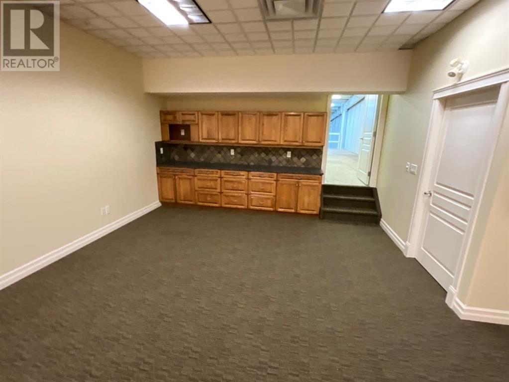2, 7429 49 Avenue Property Photo 13