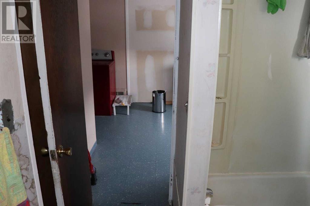 118 50 Street Property Photo 36