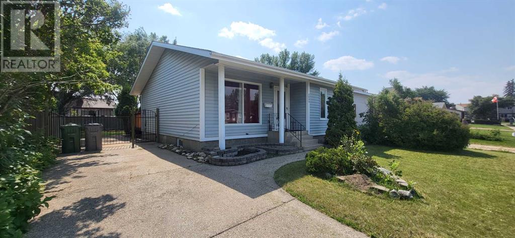 4609 32 Street Property Photo 1