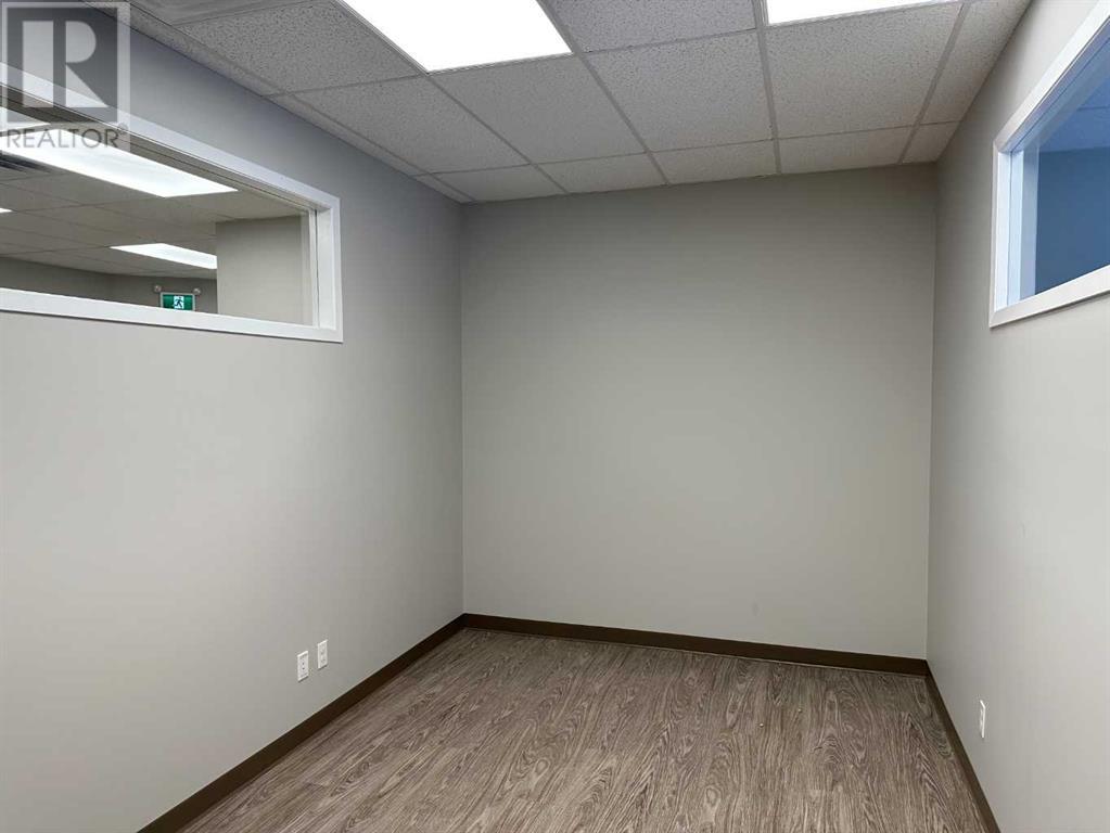 205 C, 10055 120 Avenue Property Photo 8