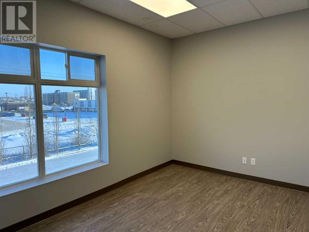 205 C, 10055 120 Avenue Property Photo 11