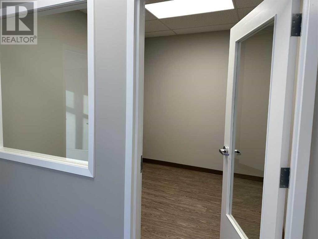 205 C, 10055 120 Avenue Property Photo 16