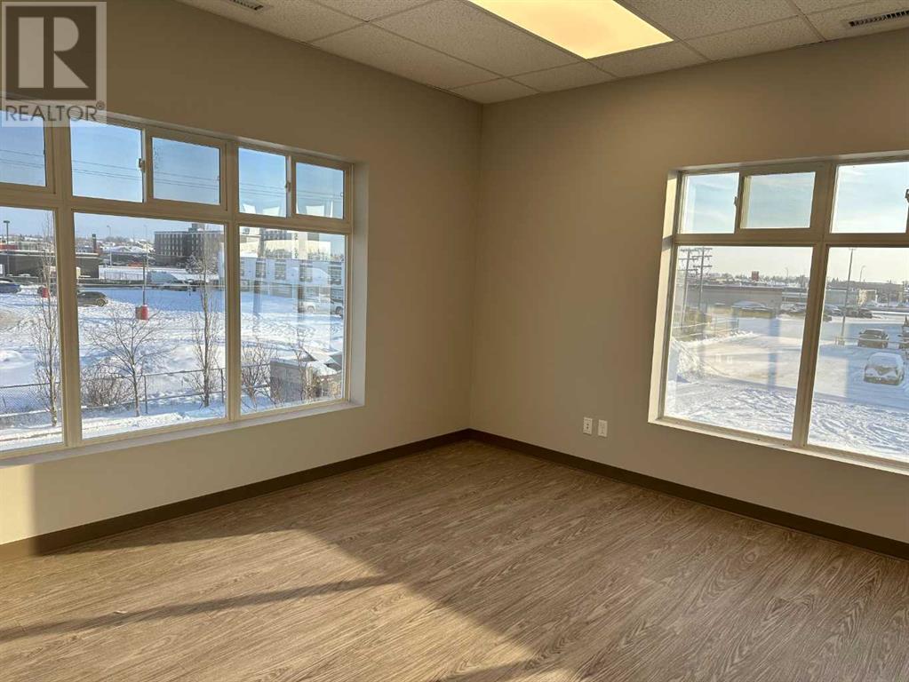 205 C, 10055 120 Avenue Property Photo 18