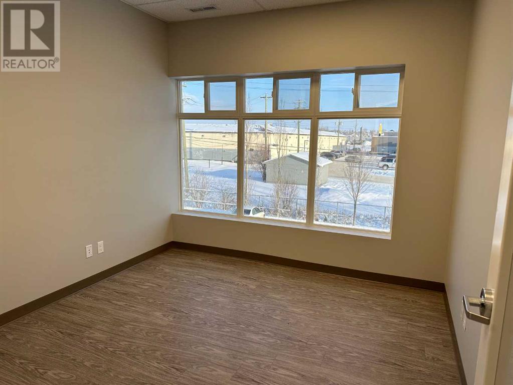 205 C, 10055 120 Avenue Property Photo 20