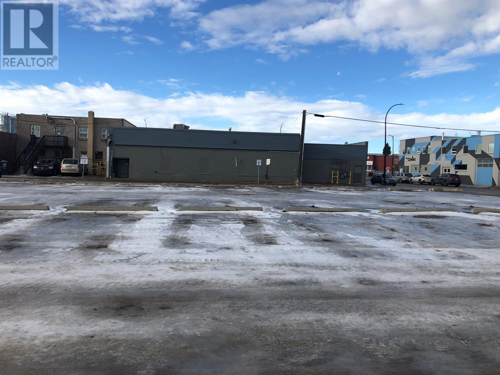 4927 53 Street Property Photo 2