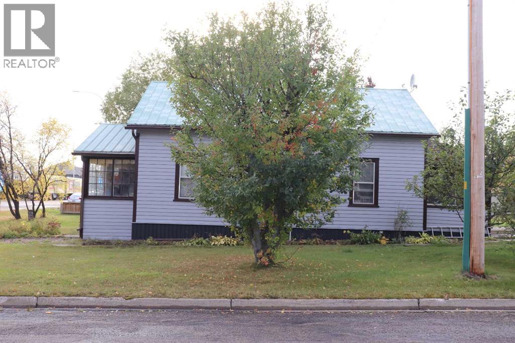 4702 4 Avenue Property Photo 2