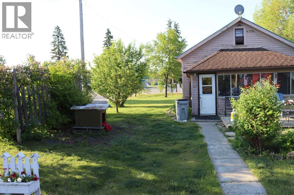 4702 4 Avenue Property Photo 3