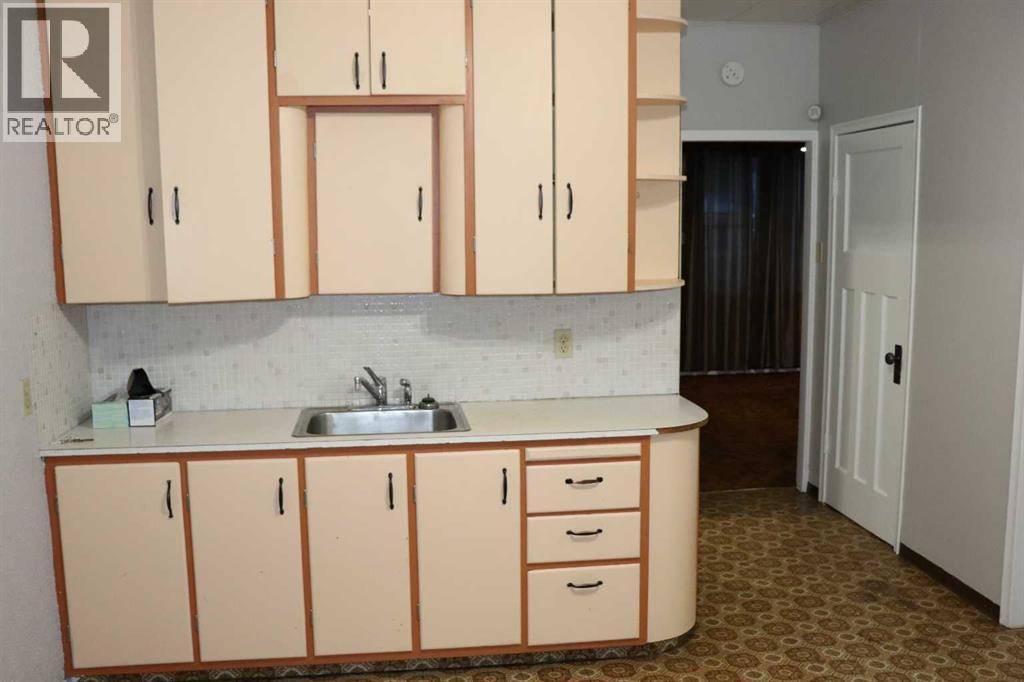 4702 4 Avenue Property Photo 6