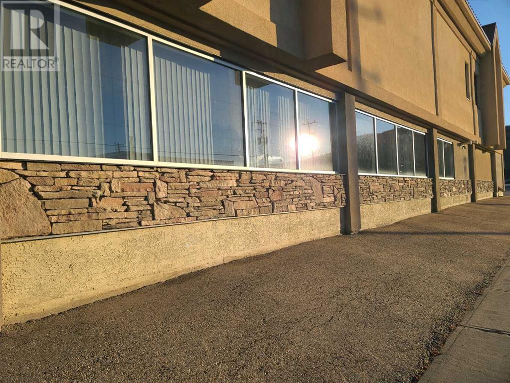 9510 100 Street Property Photo 2