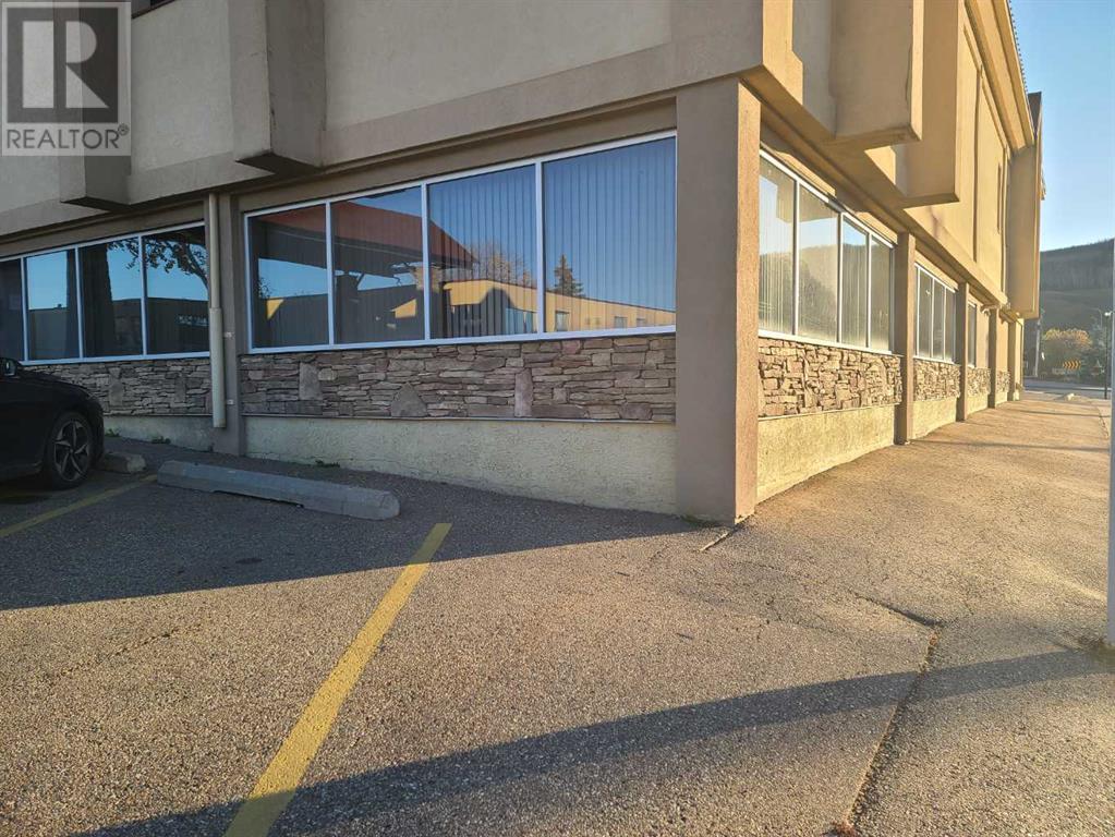 9510 100 Street Property Photo 3