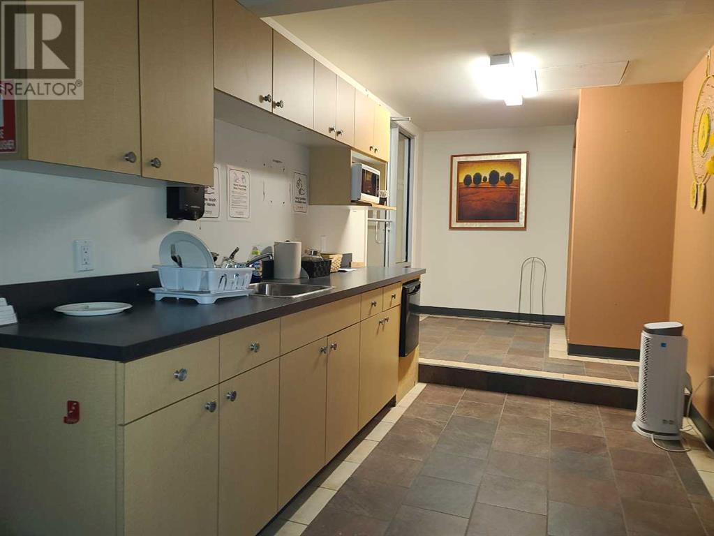 9510 100 Street Property Photo 8