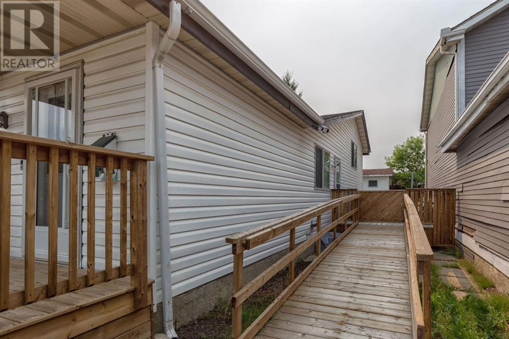 194 Windsor Drive Property Photo 2