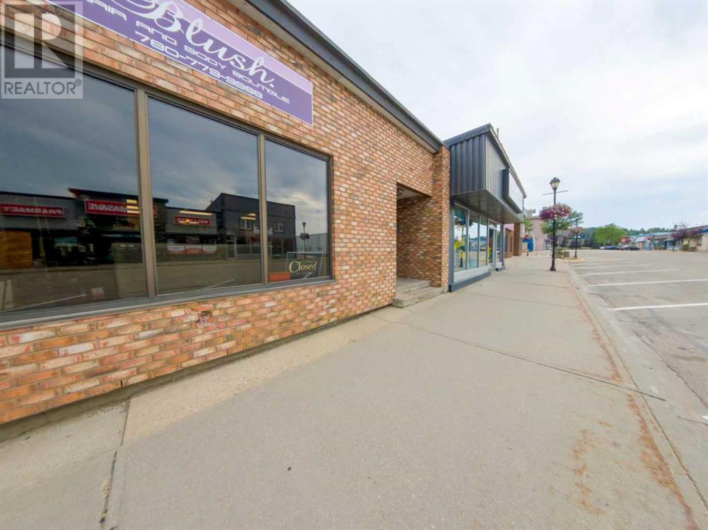 5109 50 Street Property Photo 2