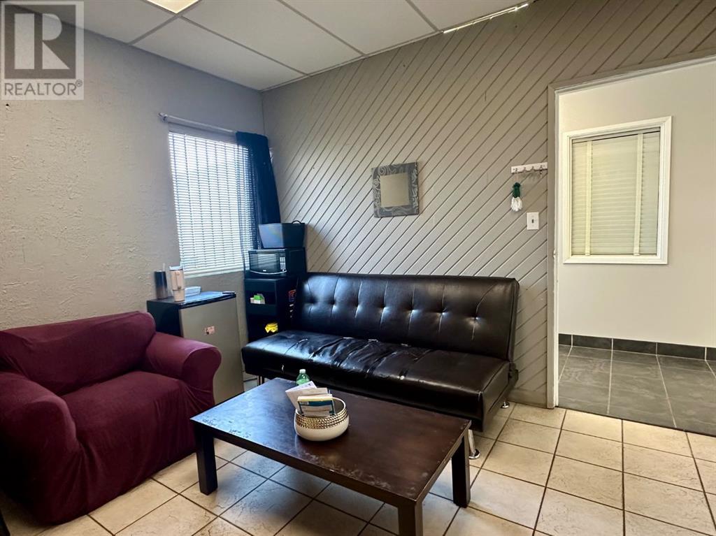5109 50 Street Property Photo 12