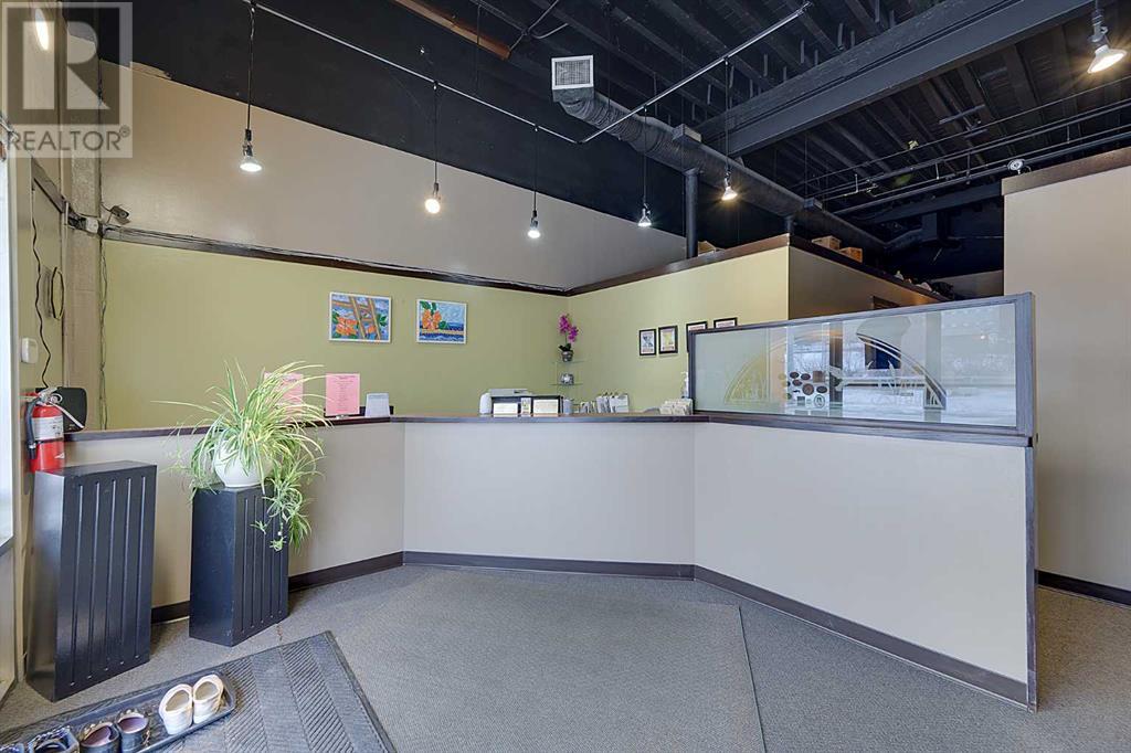 115, 5301 43 Street Property Photo 3