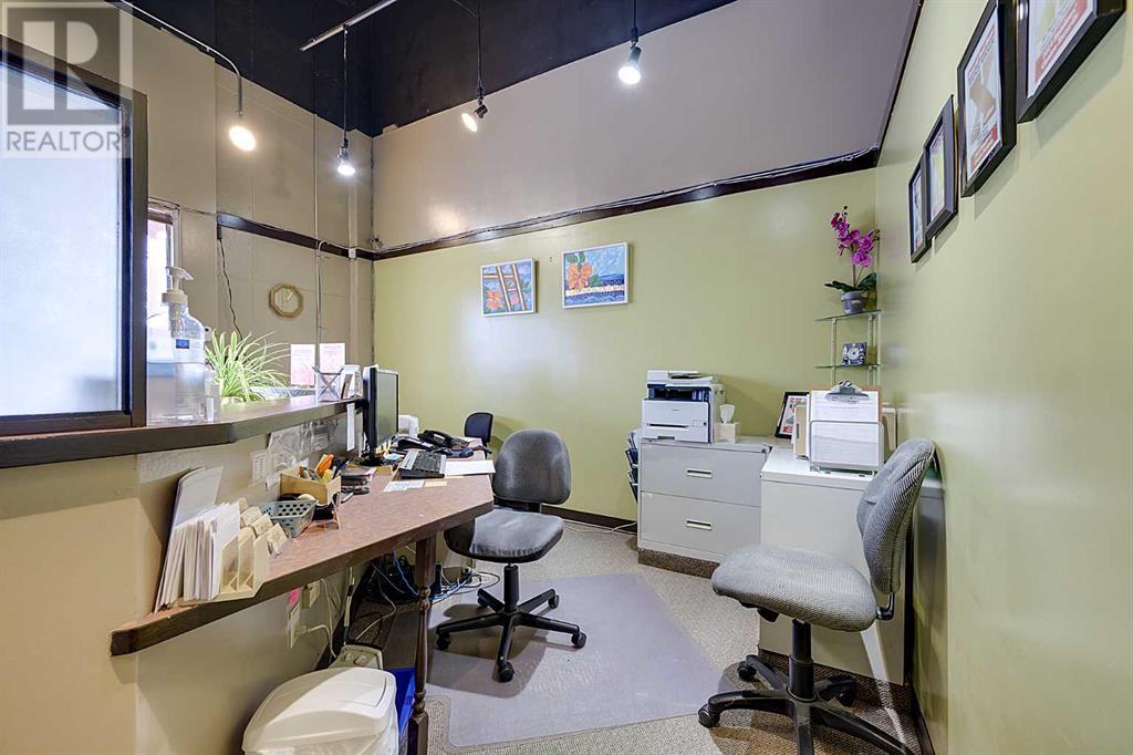 115, 5301 43 Street Property Photo 4