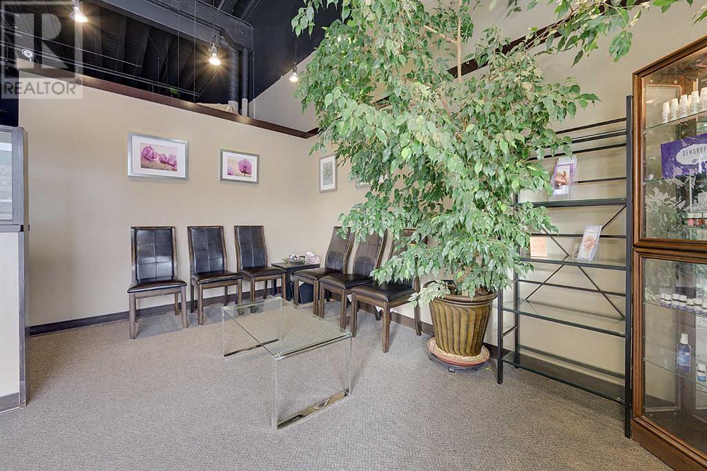 115, 5301 43 Street Property Photo 5