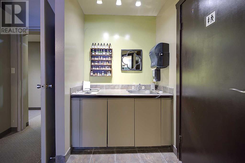 115, 5301 43 Street Property Photo 13