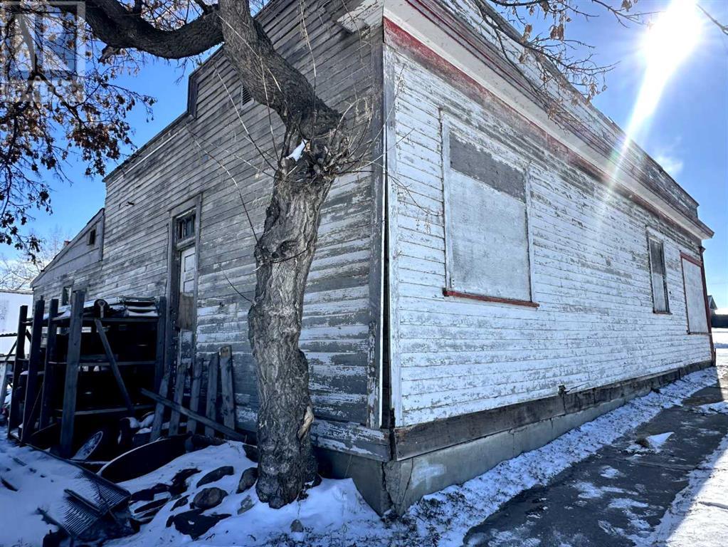 204 1 Avenue E Property Photo 4