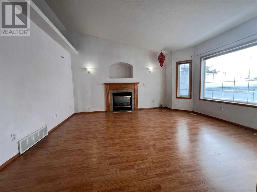 10925 88a Street Property Photo 2