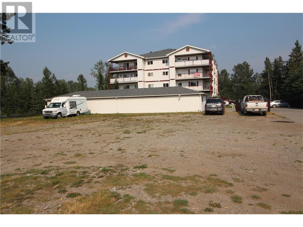 201 Center Street Property Photo 4