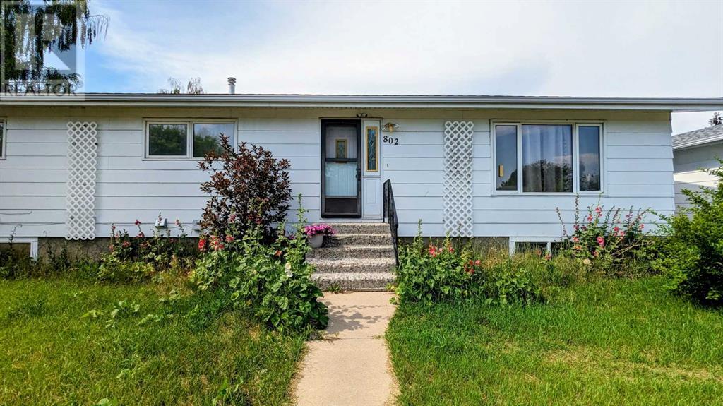 802 Bayview Crescent Property Photo