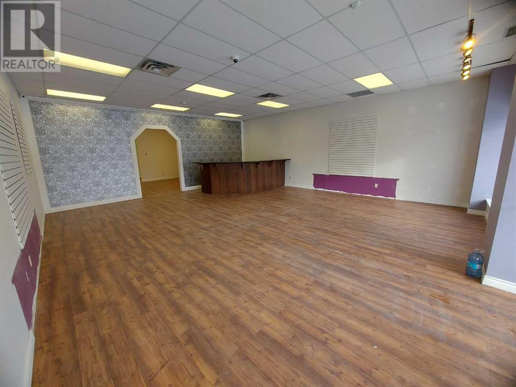 7, 4801 51 Avenue Property Photo 2