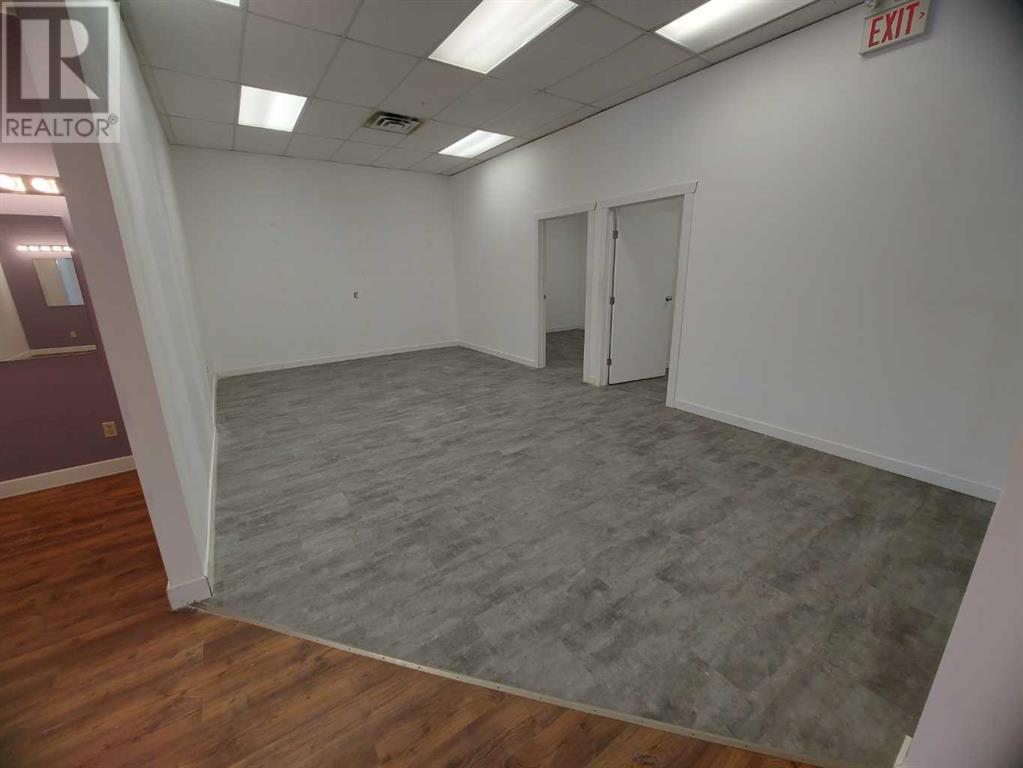 7, 4801 51 Avenue Property Photo 8