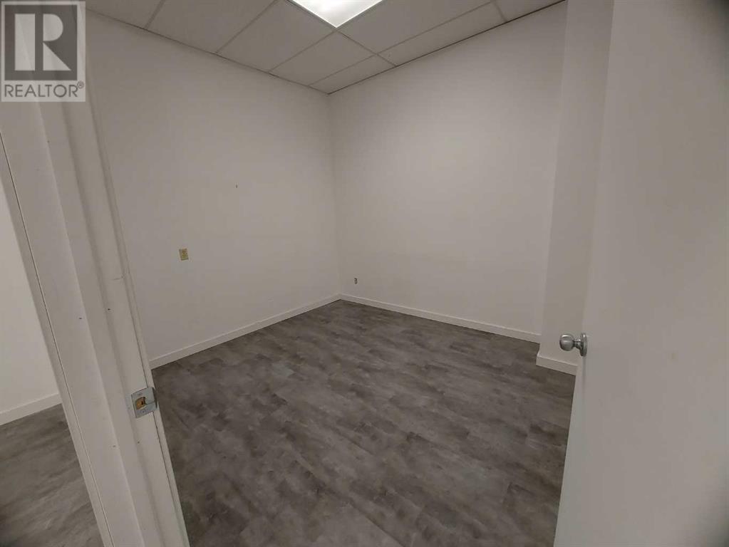 7, 4801 51 Avenue Property Photo 11