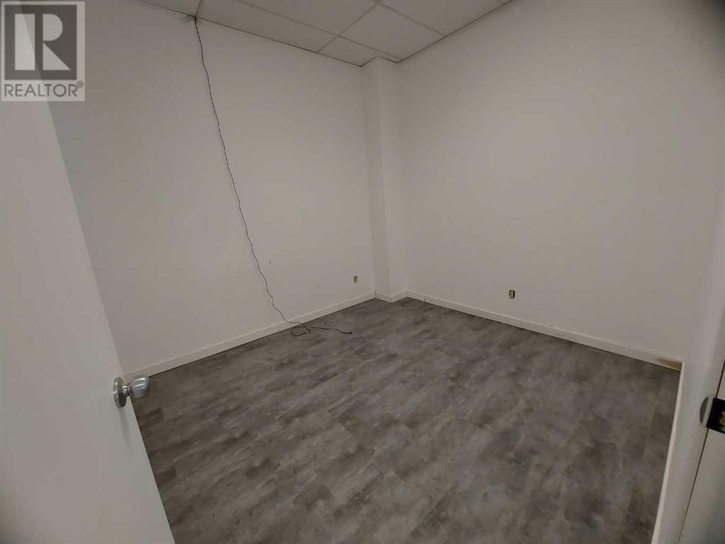 7, 4801 51 Avenue Property Photo 12