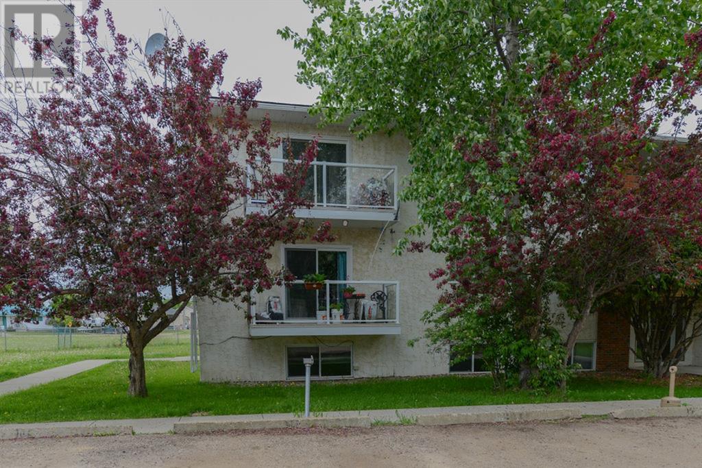 304, 4505 53 Street Property Photo
