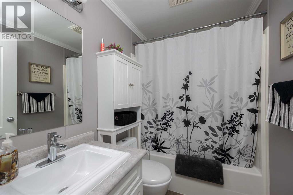 561 Mckinlay Crescent Property Photo 9