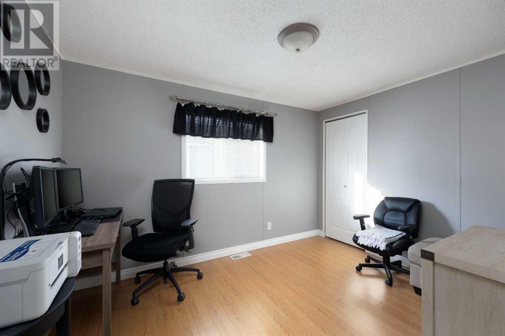 561 Mckinlay Crescent Property Photo 11
