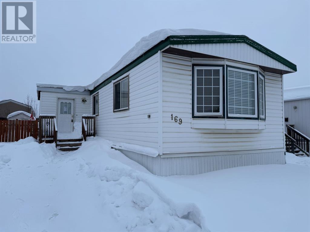 169 Clausen Crescent Property Photo 2
