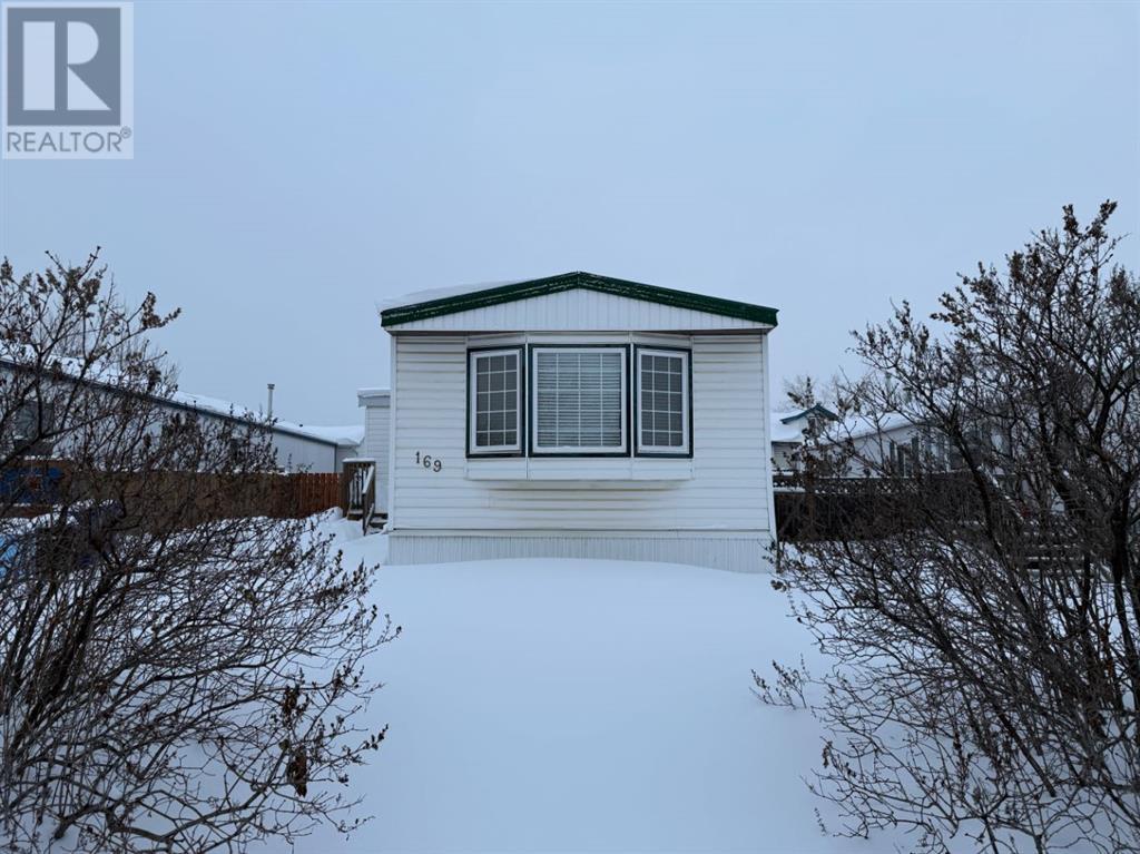 169 Clausen Crescent Property Photo 3