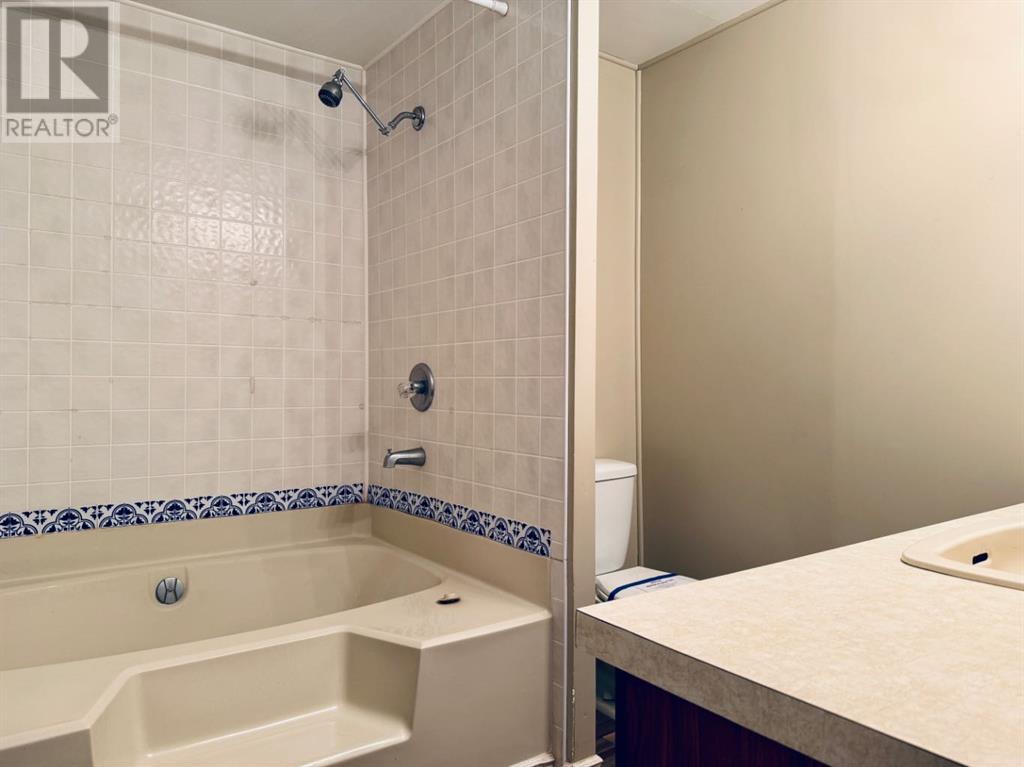 169 Clausen Crescent Property Photo 14