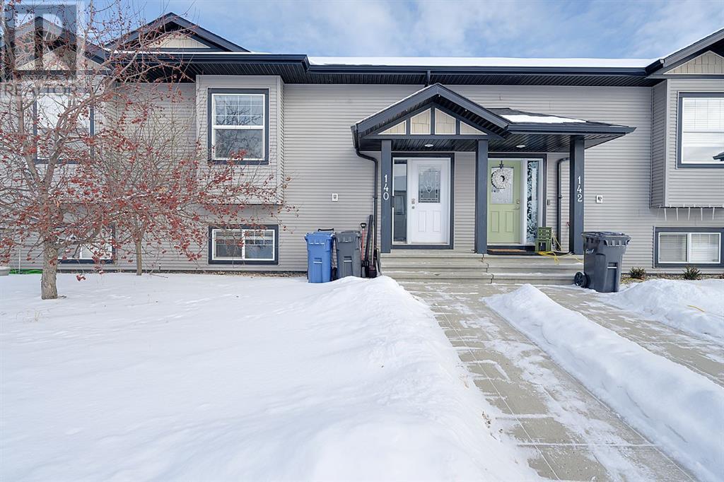 140 Henderson Crescent Property Photo