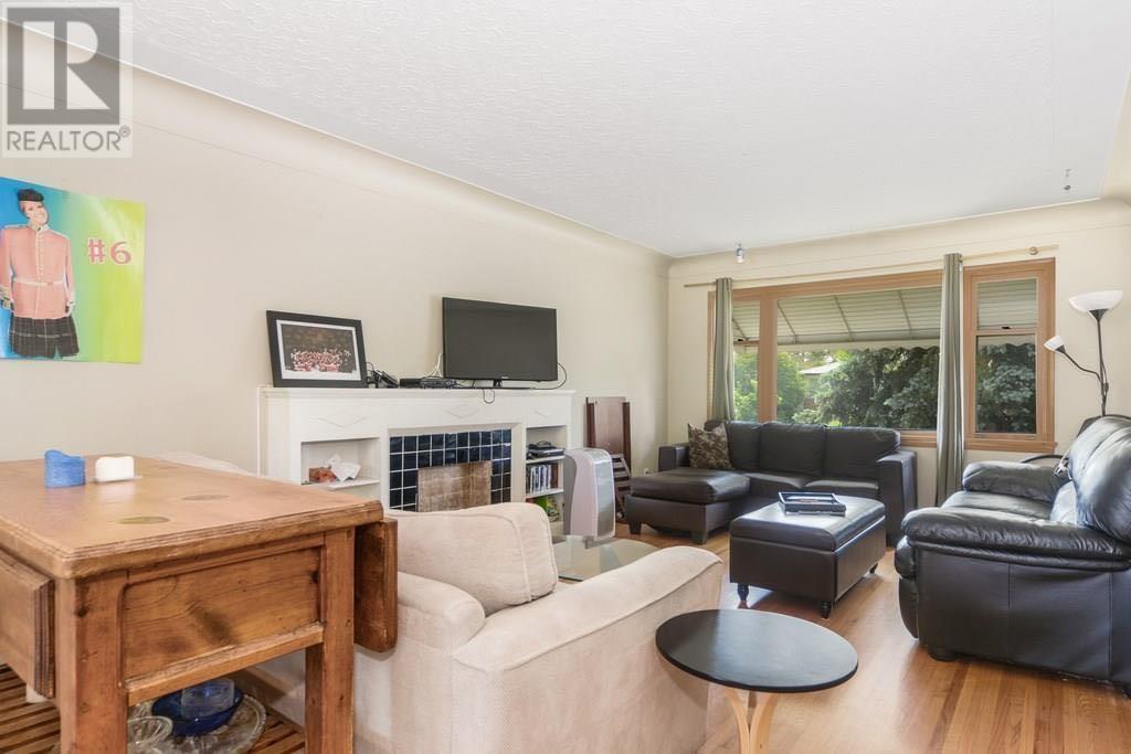 2204 24 Avenue Nw Property Photo