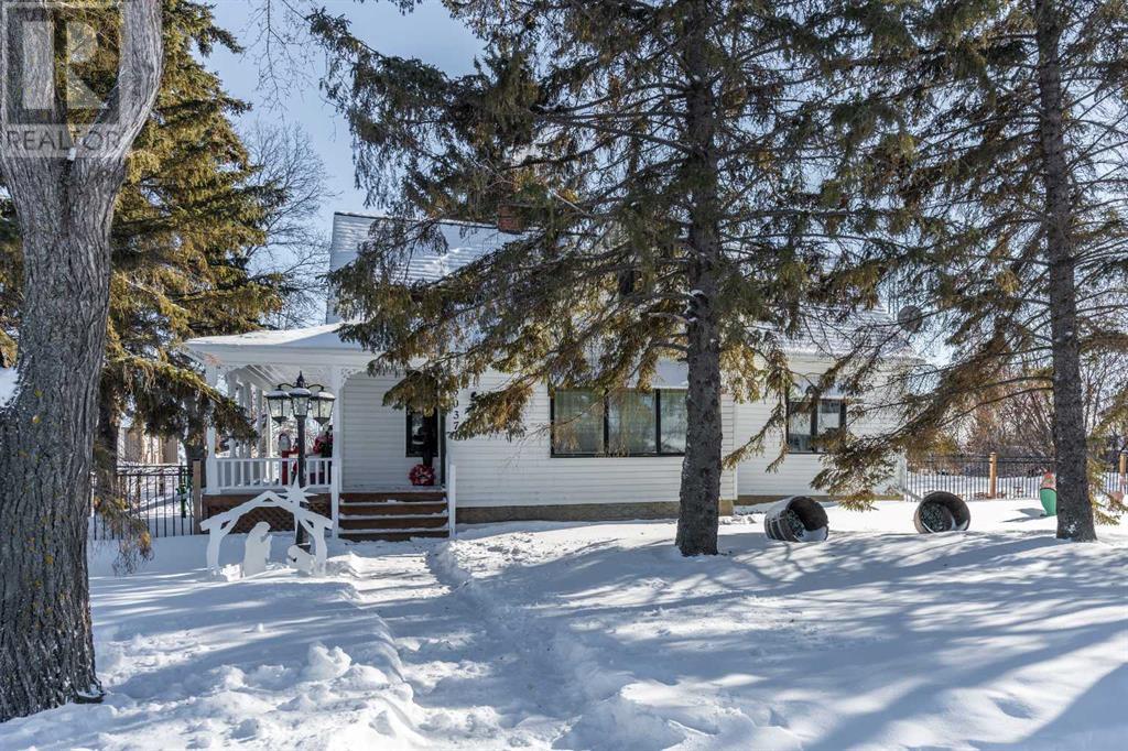 5037 52 Street Property Photo