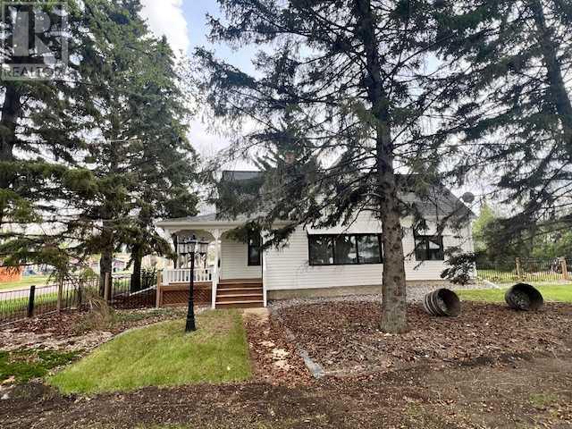 5037 52 Street Property Photo 1
